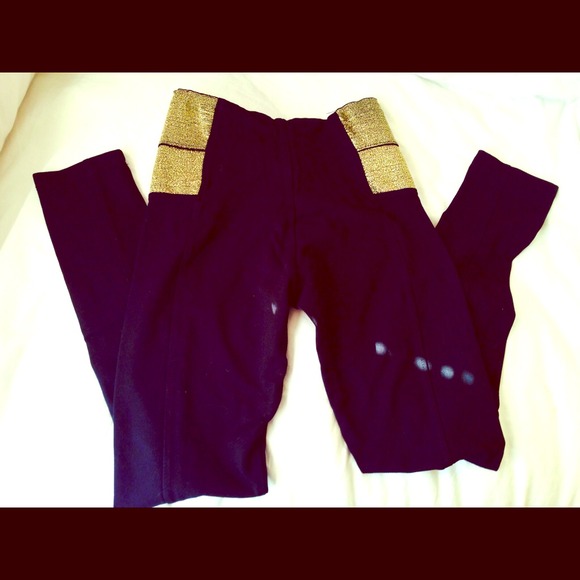 ❌❌SOLD❌❌Black and gold high waist leggings
