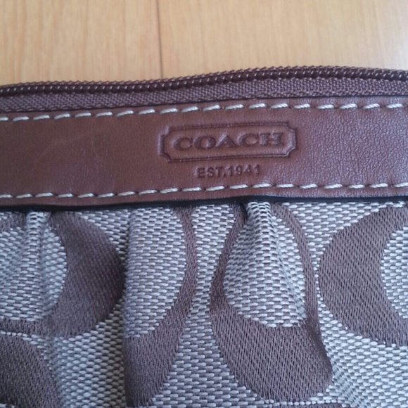 Authentic Coach Wristlet NWOT - Picture 2 of 3