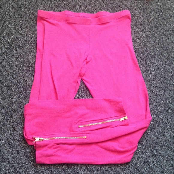 Pink leggings with zippered legs