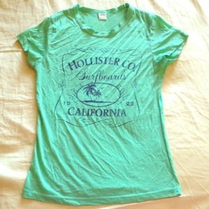 Hollister tee