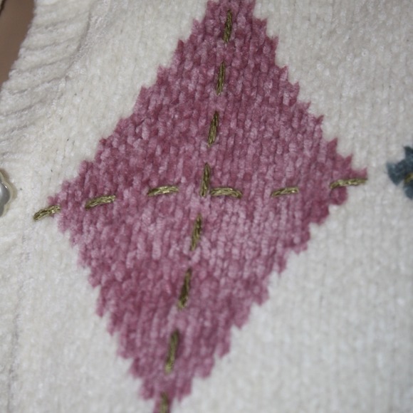 Beautiful cream and multi-color sweater - Picture 4 of 4