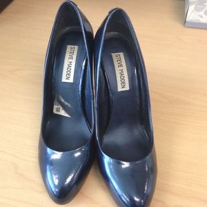 Navy patent leather Steven Madden pumps.