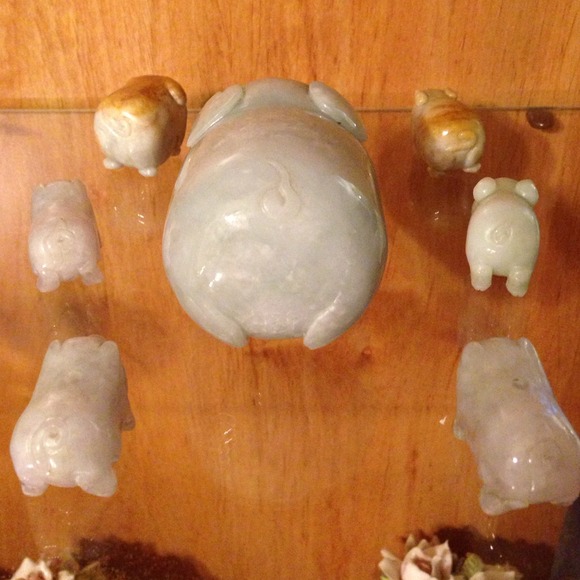 This family pig is real jade and natural A jade - Picture 3 of 4