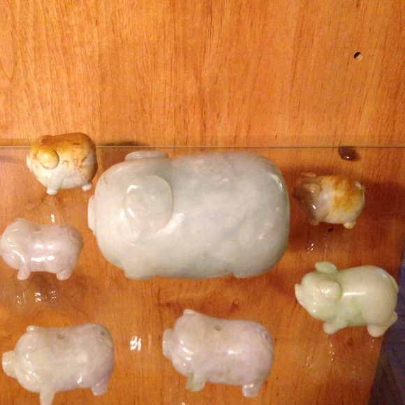 This family pig is real jade and natural A jade - Picture 4 of 4