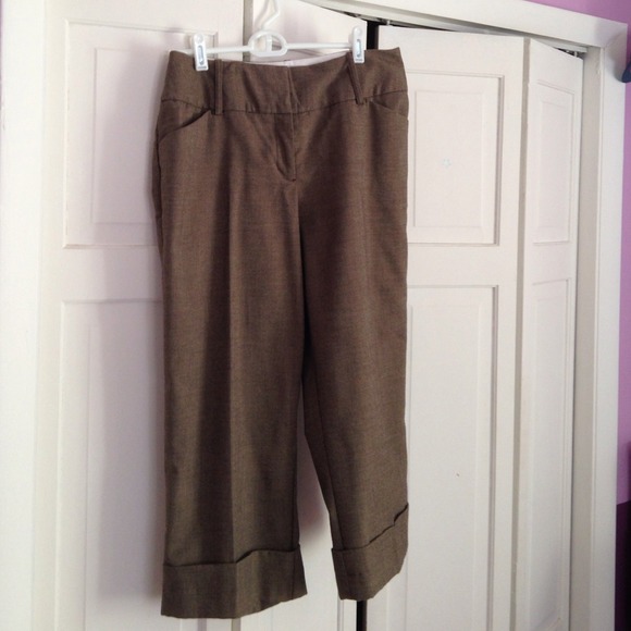 Dressy capris size 10 grey.