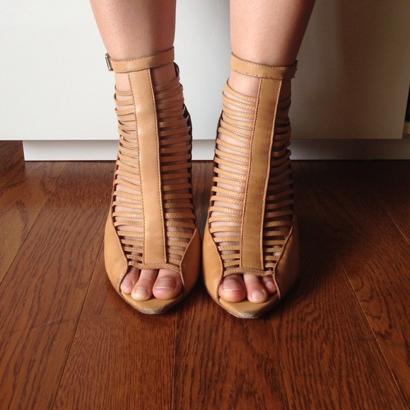 Rebecca Minkoff STRAPPY HEELED BOOTS