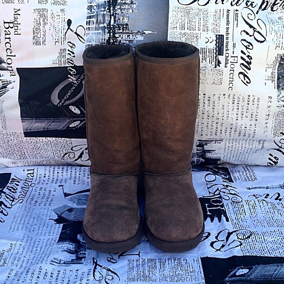 ❗️🚫SOLD❗️Authentic Tall Chocolate Uggs - Picture 2 of 4