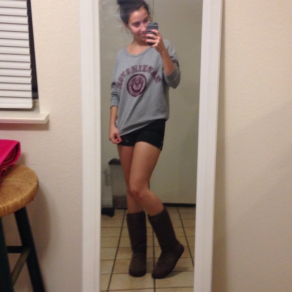 ❗️🚫SOLD❗️Authentic Tall Chocolate Uggs - Picture 4 of 4