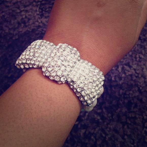 Bow pearl bracelet