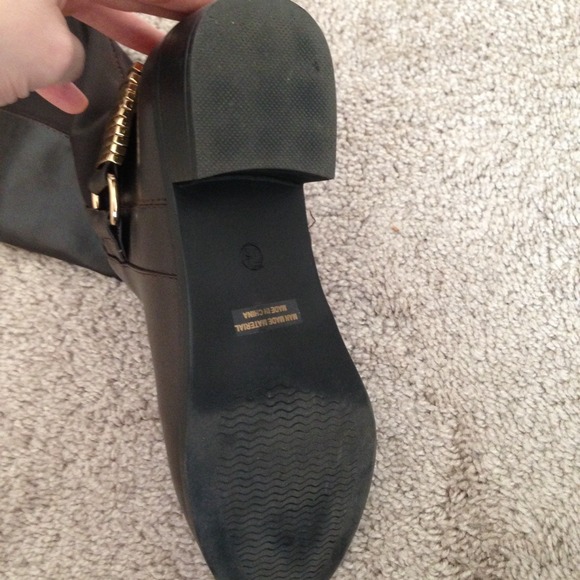 SOLD LOCALLY Boots - Picture 3 of 3