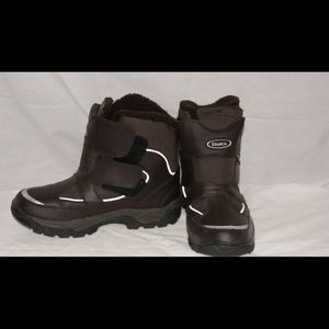 Itasca snow boots. Never worn.
