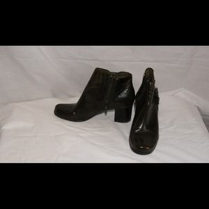 Liz Claiborne flex ankle bootie