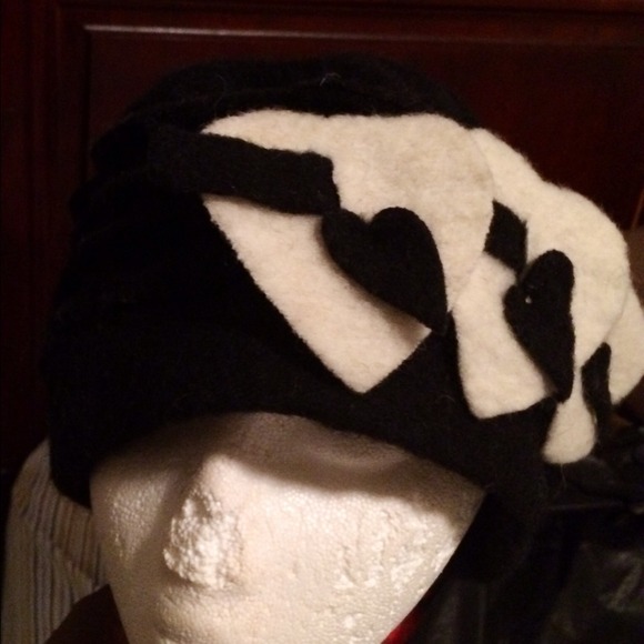 Black and white wool hat NEW