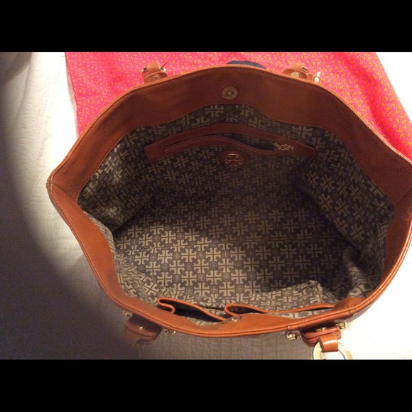 Just Reduced Authentic Tory Burch Bag $125 - Picture 2 of 4