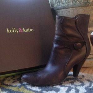 REDUCED!!!!!  Kelly & Katie leather bootie