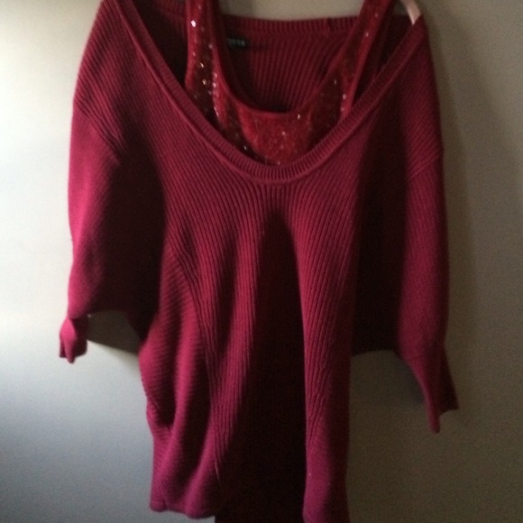 Red sweater Express - Picture 2 of 2