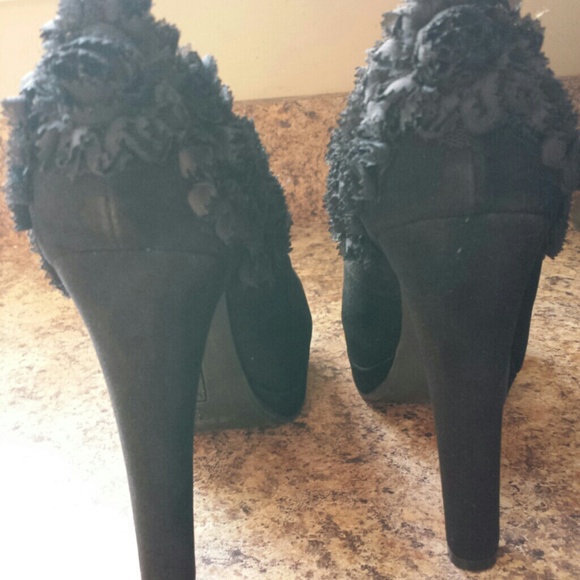 BLACK FAUX SUEDE HEELS - Picture 4 of 4