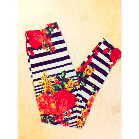 ❌SOLD❌Roses and stripes leggings