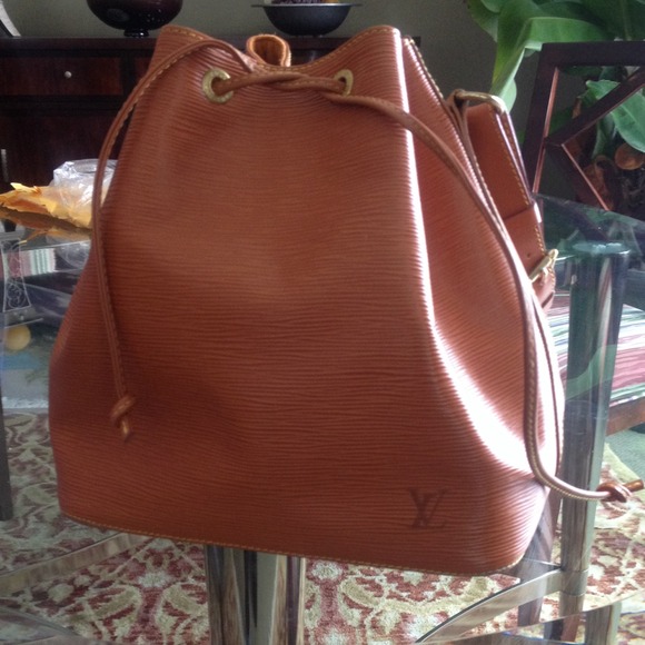 Retired Louis Vuitton - Picture 1 of 4