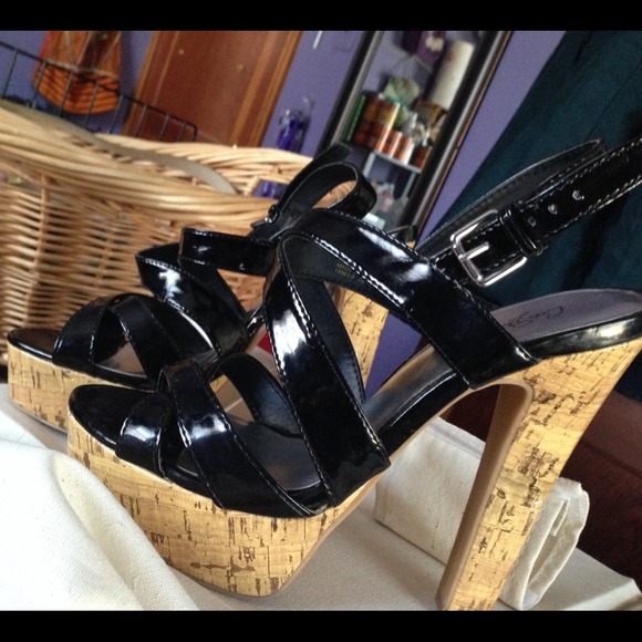 High-heels - Picture 2 of 2