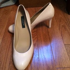 Ann Taylor 7 and 1/2 nude patent pumps.