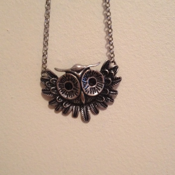 Cute owl necklace💛 - Picture 2 of 3