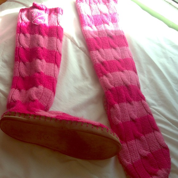 VS Pink Victorias Secret boots 🎉Price Lowered🎉