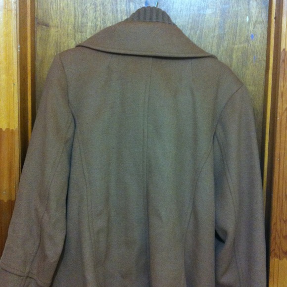 Brown coat - Picture 3 of 3