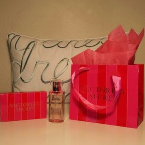VICTORIA SECRET "LOVE IS HEAVENLY" BODY MIST