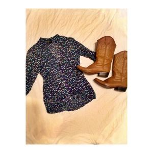 ❌Sold in bundle❌Floral button up top 🌻