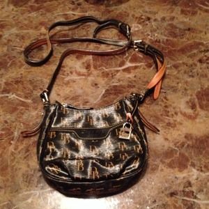 #33- Authentic Dooney & Bourke Crossbody