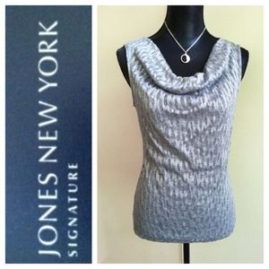 ***GIFTED*** Gorgeous Silver Top