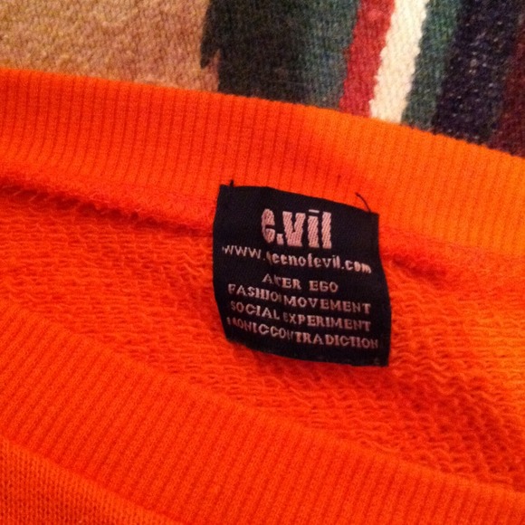 E.vil neon orange s/s sweatshirt w/ subtle heart - Picture 3 of 4