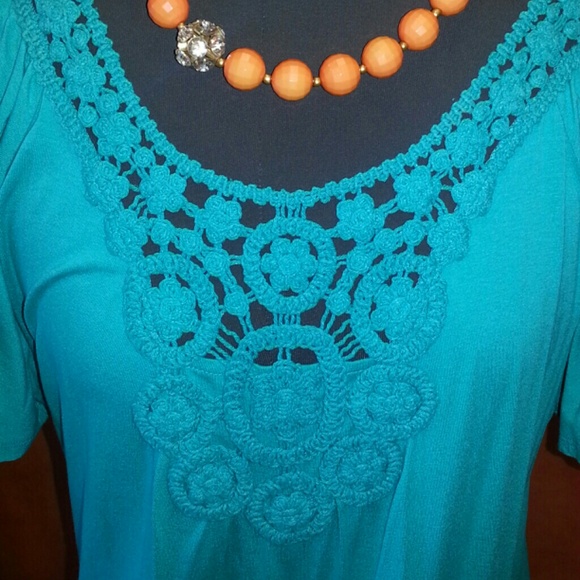 Turquoise top - Picture 2 of 2