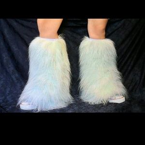 White furry leggings and arm warmer cuffs faux fur