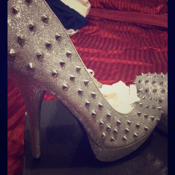 Sparkly Silver Spiked Heels ❤️💋 sold