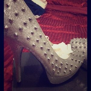 Sparkly Silver Spiked Heels ❤️💋 sold