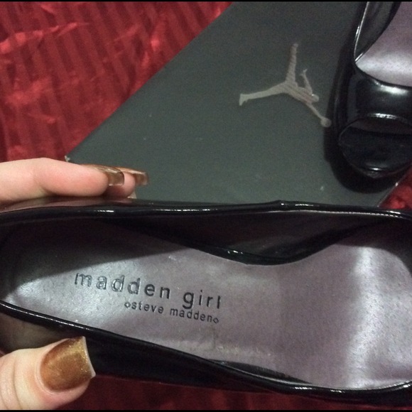 Open toe Black/Snakeskin Heels 💛🐍 - Picture 4 of 4