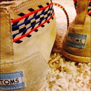 ✨Bohemian special edition TOMS! ✨
