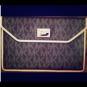 RESERVED! For @suzmubarak Mk MacBook Air 13"