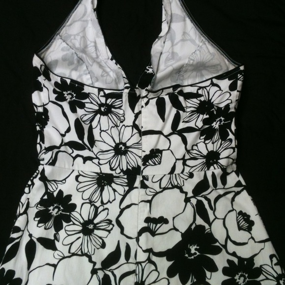 B/W Floral Dress - Picture 4 of 4