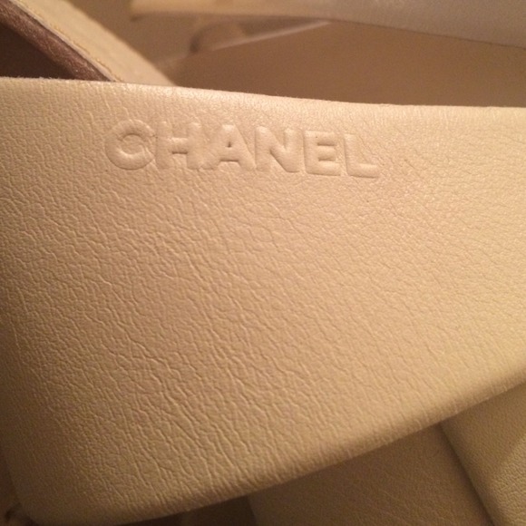 NOT WHITE...BONE  colored CHANEL sandals SOLD - Picture 2 of 4