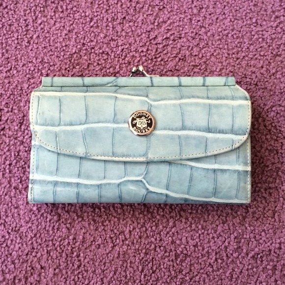 Dooney & Bourke Clutches & Wallets - 🌺Dooney and Bourke wallet🌺