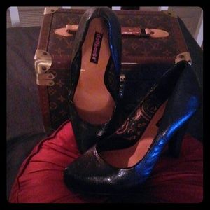 Black Dollhouse Pumps