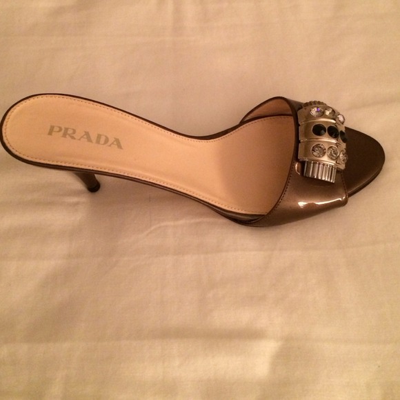 Prada Patent leather shoes almost new