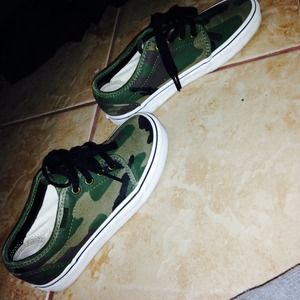 Camo Vans 💚 sold🎀