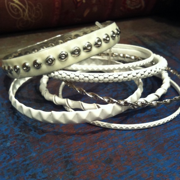 NEW 7 Bangle Set