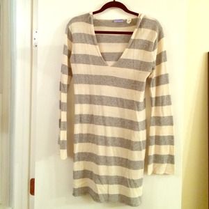 Acrobat hooded sweater
