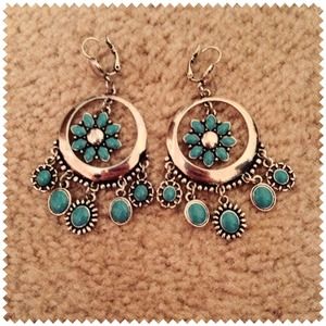 Dangling earrings.🌟NEVER BEEN USED🌟