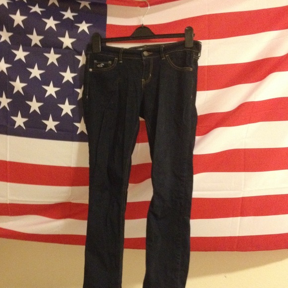 dark wash hollister skinny jeans!